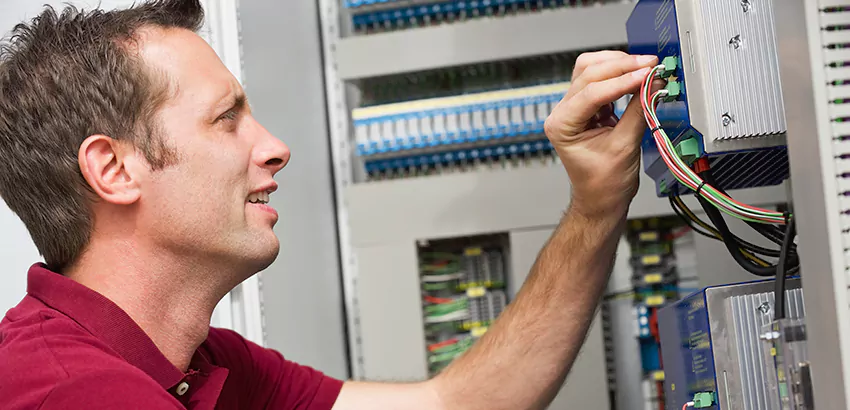 Offshore and Petroleum Facility Electrician in Lexington